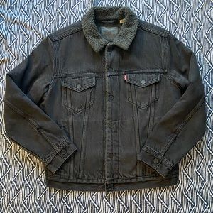 Levi’s Sherpa Size Medium